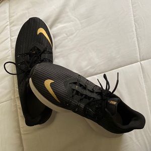 NIKE running tennis shoes